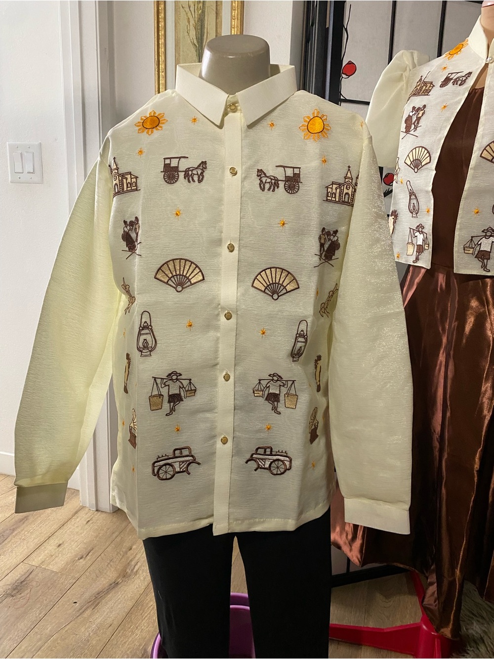 Men's Barong Tagalog Cream Embroidered Button-Up Shirt w/ Traditional Design